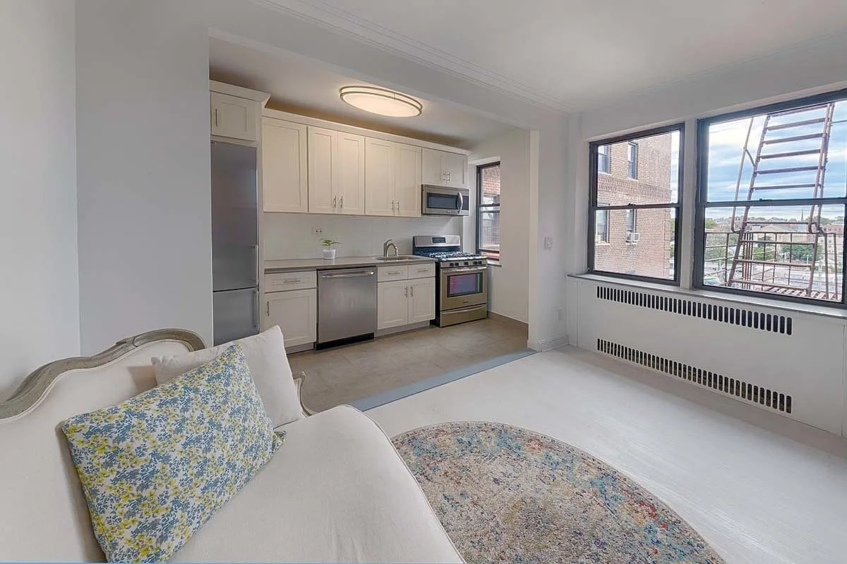3015 Riverdale Ave APT 5G photo 1