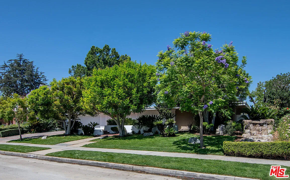 5 bed, 5.0 bath, 4471 sqft, $25,000 — Photo 2