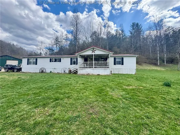 1261 Ghost Hollow Rd, Liberty, WV 25124