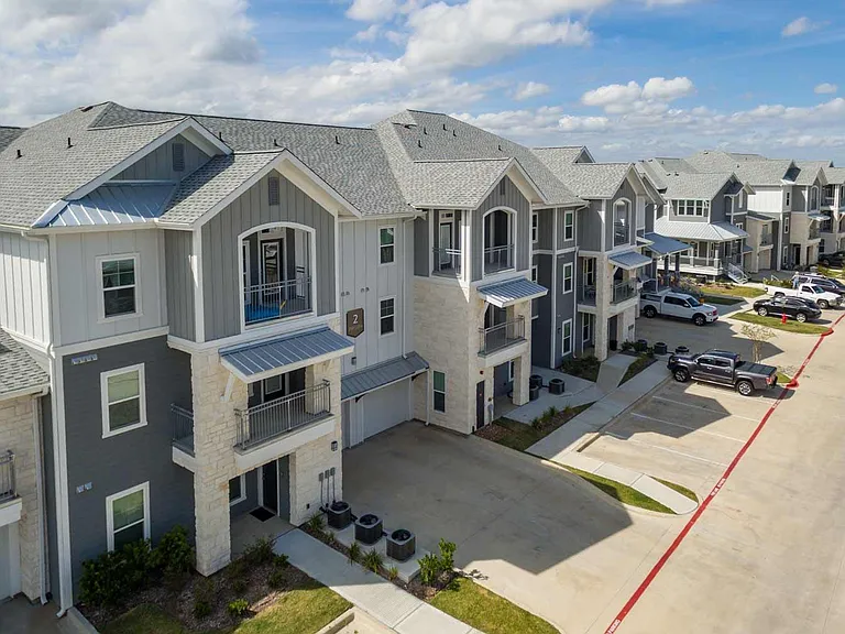 Catalon at Lago Mar I & II — Photo 17
