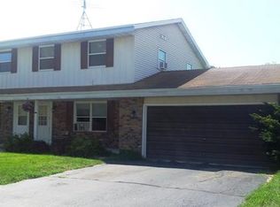 1047 Hillside Dr #1049, Jefferson, WI 53549