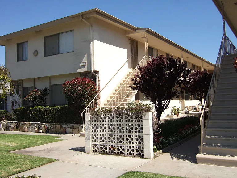 2732 Arlington Ave — Photo 13