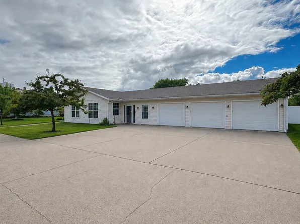 929 Bluff St, Quinnesec, MI 49876