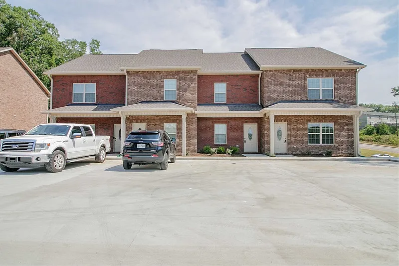 2 bed, 2.5 bath, 1270 sqft, $1,195 — Photo 1