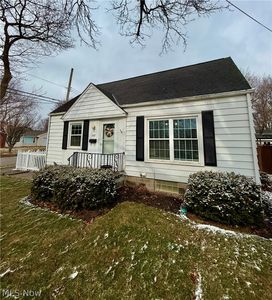 1087 Roosevelt Ave, Cuyahoga Falls, OH, 44221