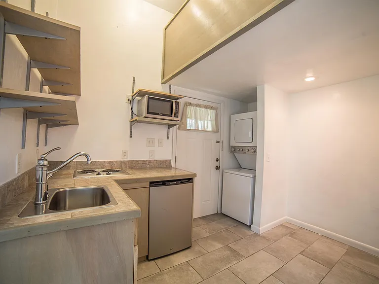 101 NW 7th Ter #10 — Photo 7
