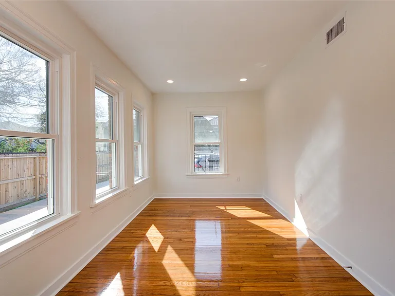 2208 Blodgett St #1 — Photo 18