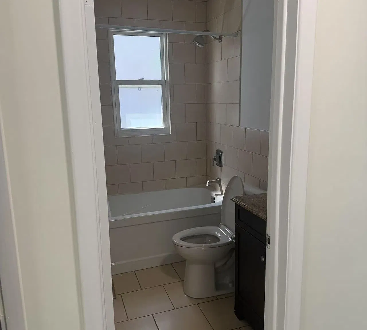 3 bed, $3,000 — Photo 4