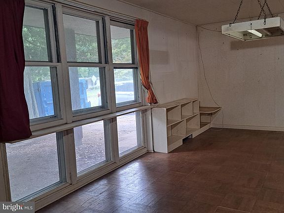 5th image of 24 Farm Ln