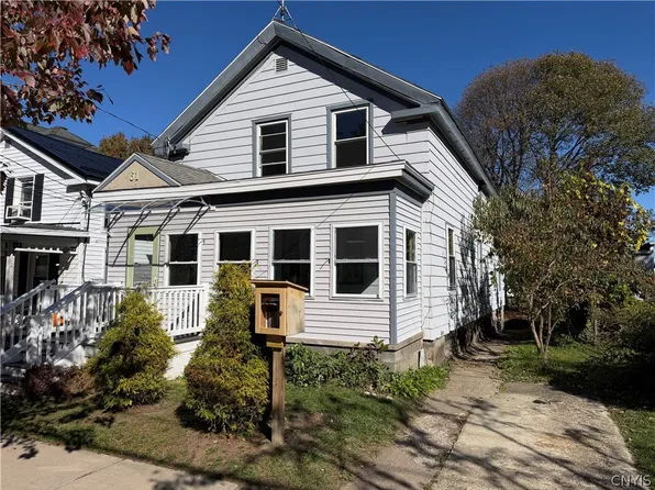 61 W 4th St, Oswego, NY 13126