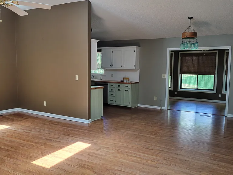 110 Hilton Ln — Photo 8