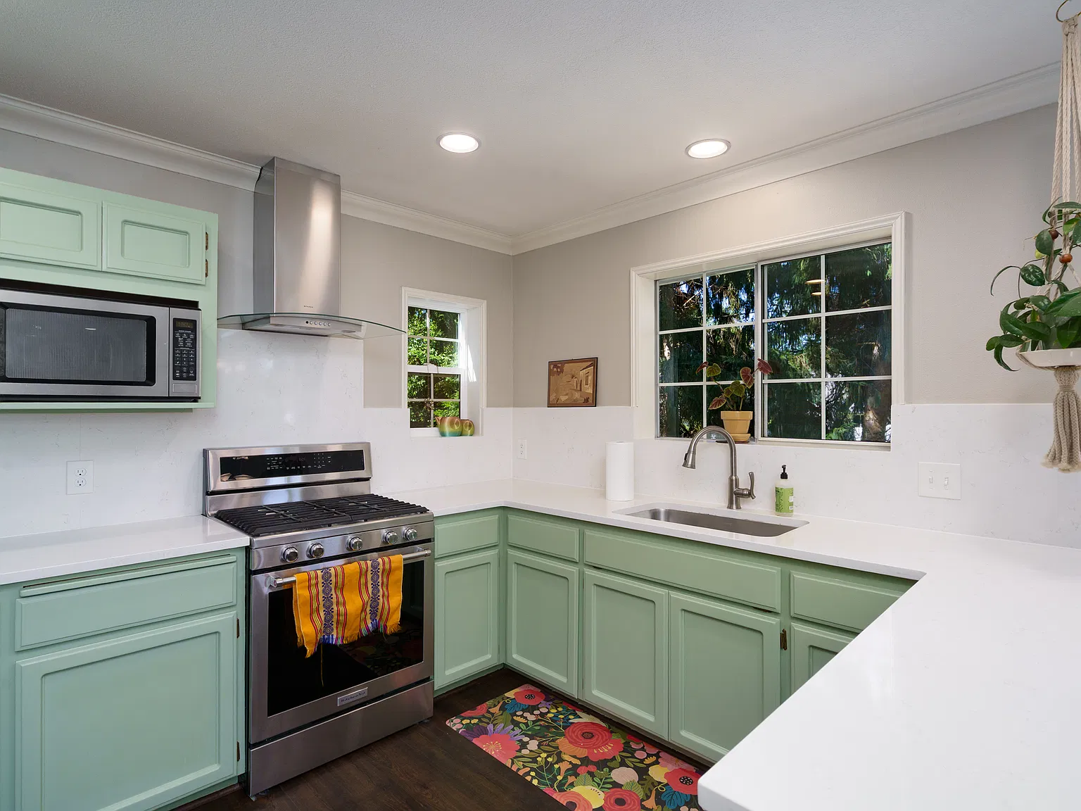 3 bed, 1684 sqft, $2,995 — Photo 3