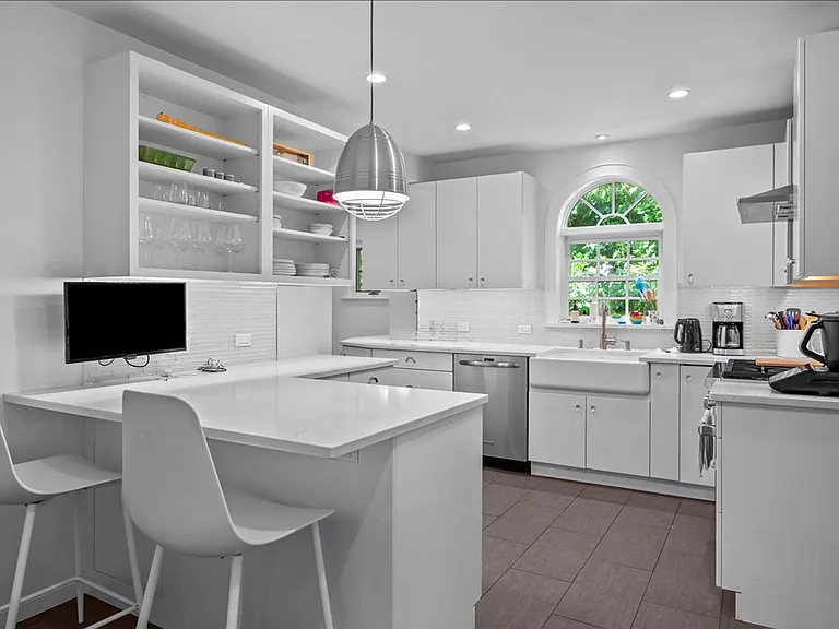 55 Graham Rd — Photo 12