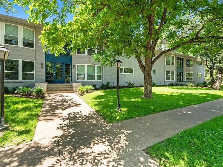 1210 Windsor Rd #220 — Photo 30