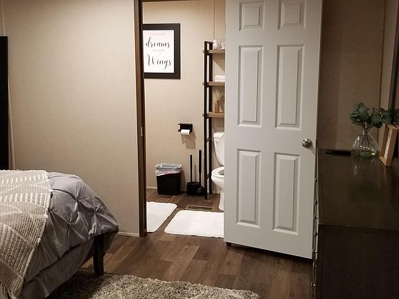 4th image of 203 Poplar St