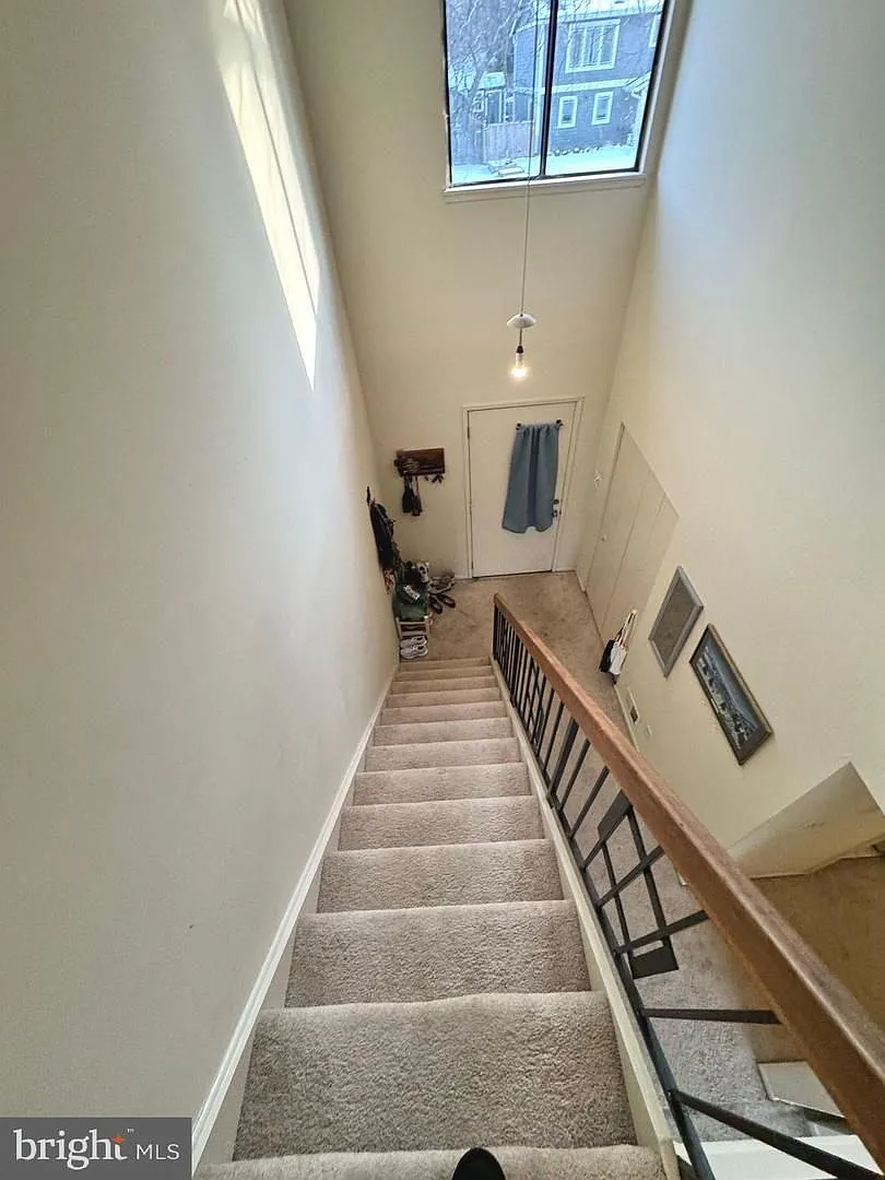 Beautiful 3BR 2.5BA Single Family Home in North Arlington — Photo 3