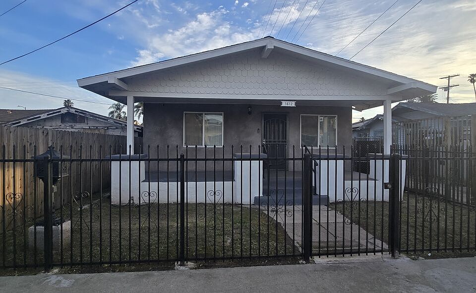 1st image of 1612 W 55th St