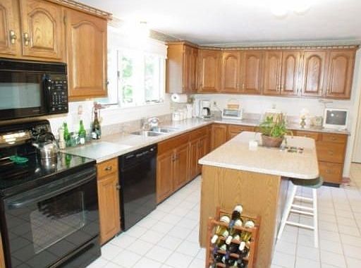 2nd image of 1427 Great Pond Rd