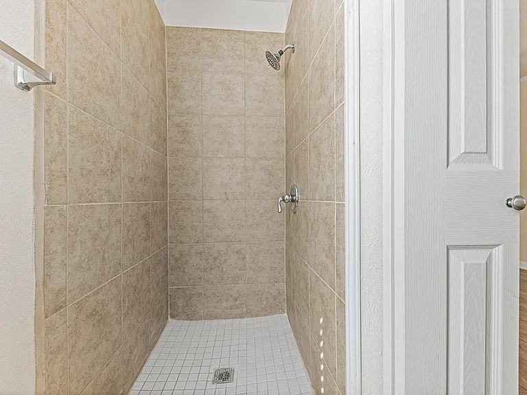 2823 Burlington Blvd — Photo 17