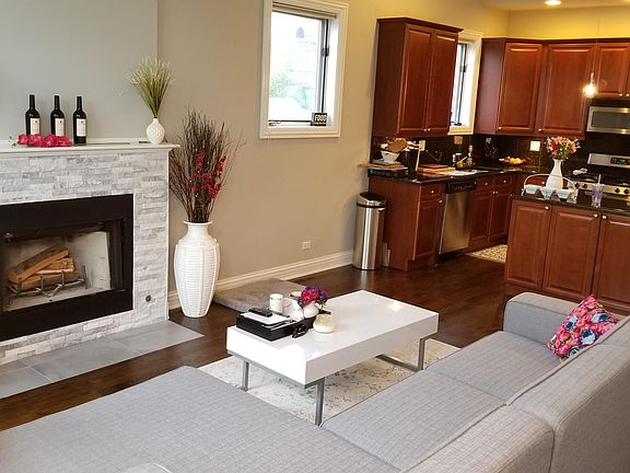 4th image of 1103 N Wood St APT 3N