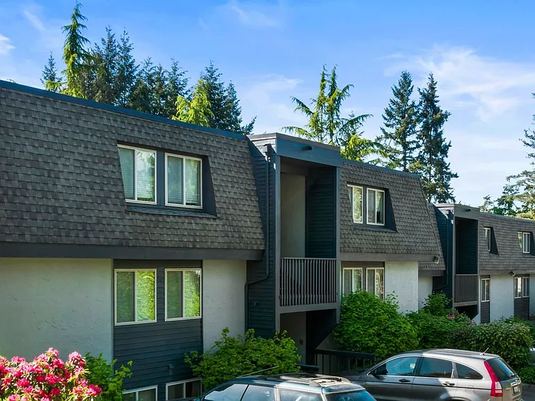 Woodridge Apartments — Photo 8