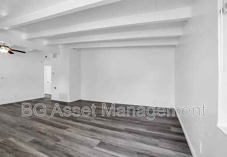 1588 Ridgecrest Rd — Photo 3
