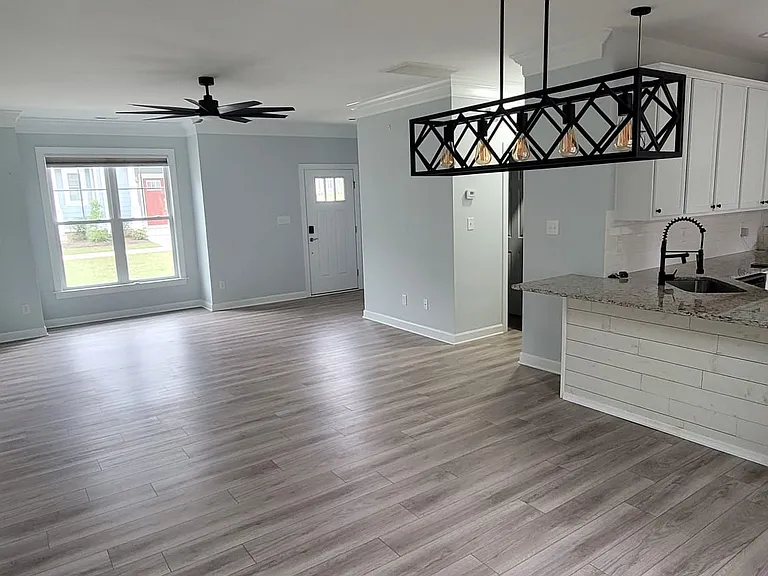 2022 Holmes Ct E — Photo 5