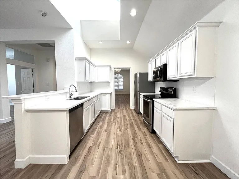 6816 Forest Hills Dr — Photo 16
