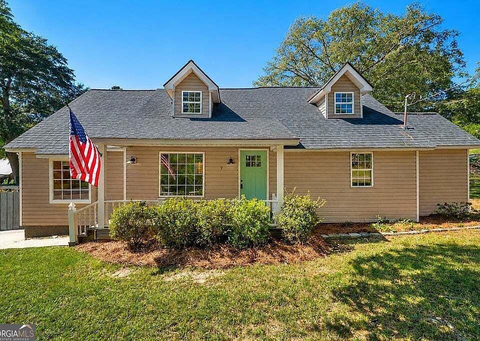 1st image of 9 Kings Ct NE