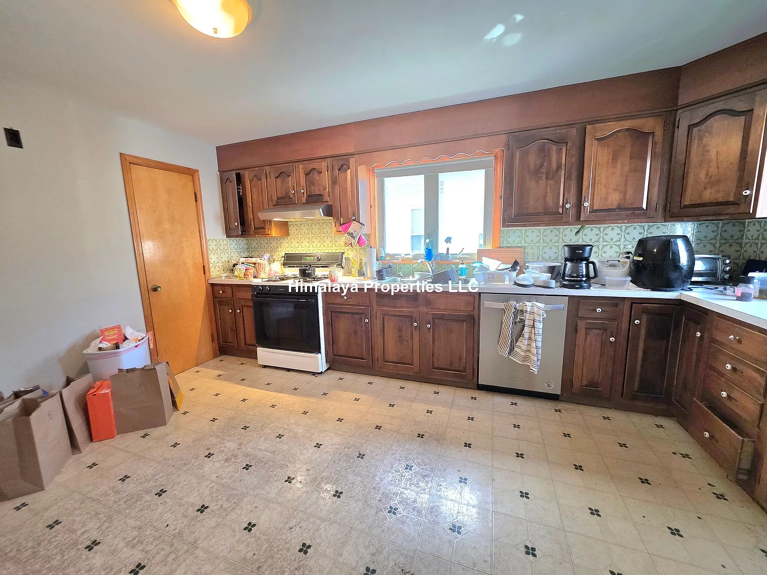 6 bed, $7,800 — Photo 2