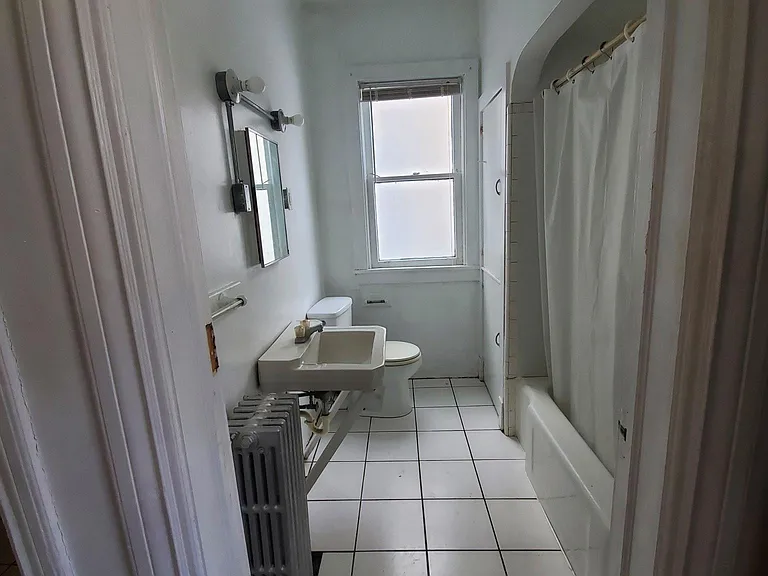 387 S River St #1-R — Photo 4