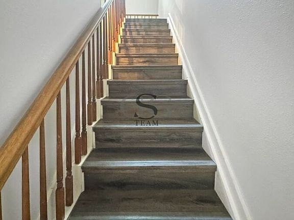 5th image of 210 Circle St #5