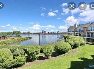 6 Grand Cove Way #6, Edgewater, NJ 07020