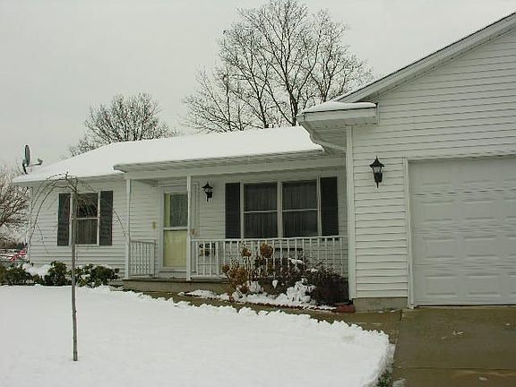 728 Howard Ln Front Porch