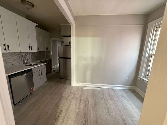 2nd image of 205 E 39th St #1
