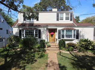 8 Yarmouth Rd, East Rockaway, NY 11518