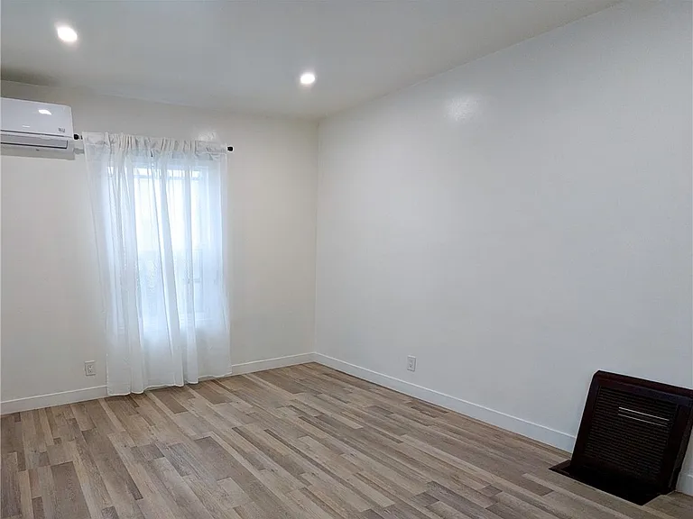 6101 S Hobart Blvd — Photo 12