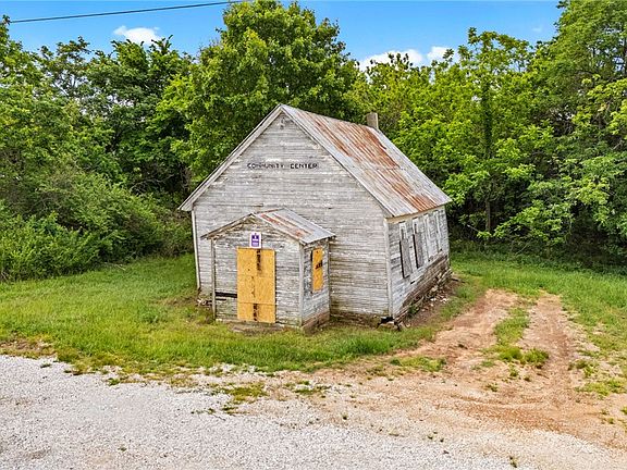 3rd image of 20825 Gem Rd