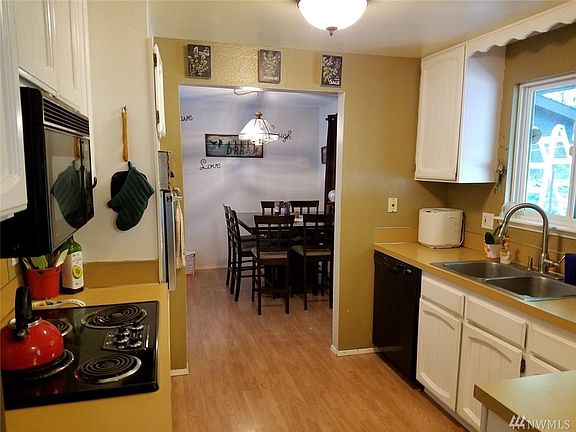 3rd image of 1512 Briarwood Ct NW