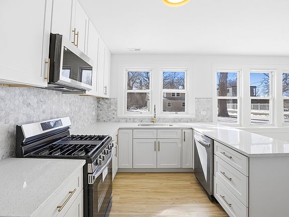 3rd image of 2908 Oakwood Ave