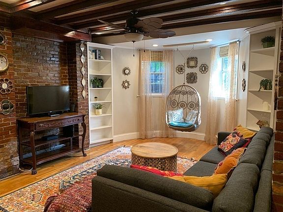 2nd image of 15 Blackwood St APT 1