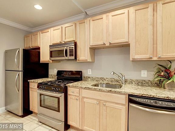 Kitchen (2 of 3)