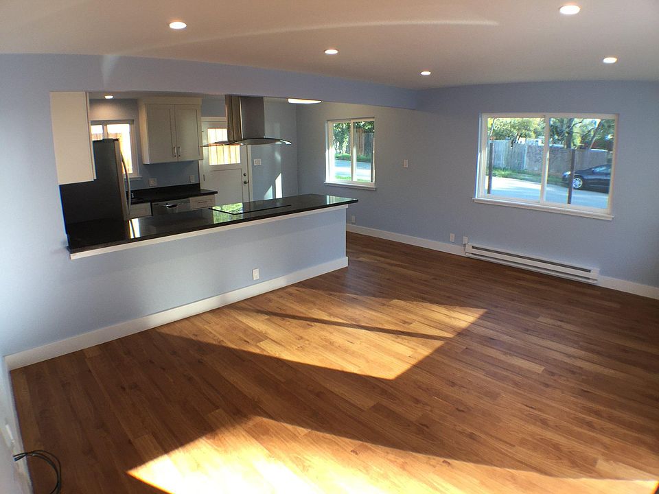 Spacious & sunny kitchen and living space