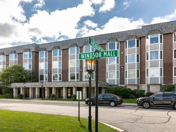 2400 Windsor Mall APT 2H, Park Ridge, IL 60068