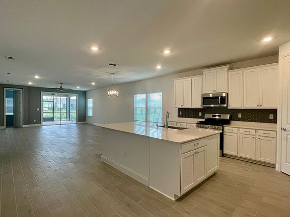 5th image of 267 Seaforth Dr