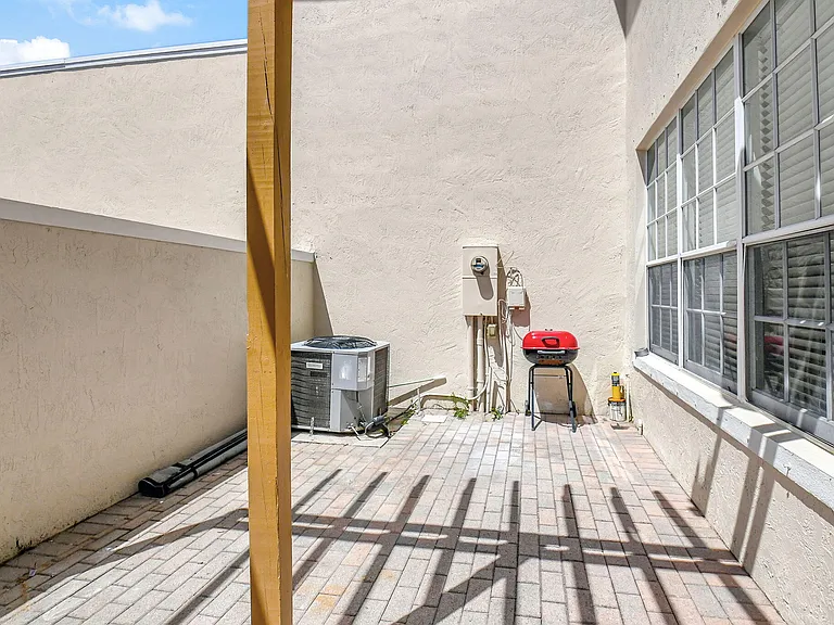 608 NW 25th Ave — Photo 25