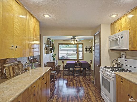 4th image of 3909 Southglen Ave SE