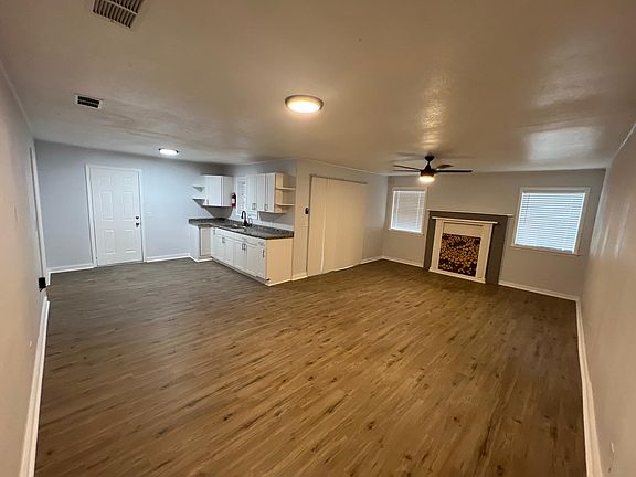 3rd image of 314 McDowell Park Cir