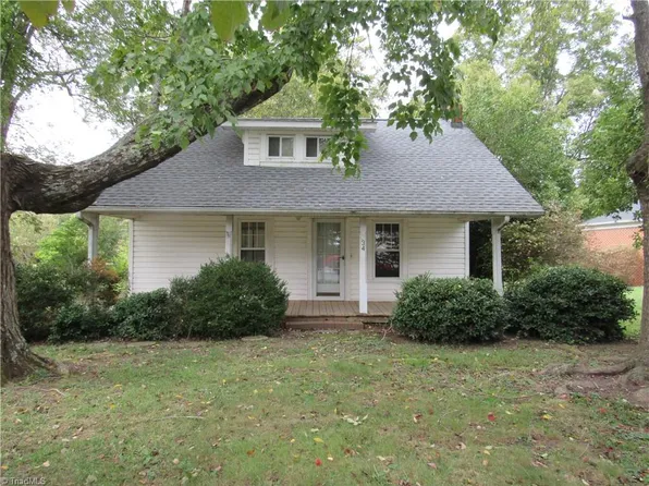 734 S Fayetteville St, Liberty, NC 27298