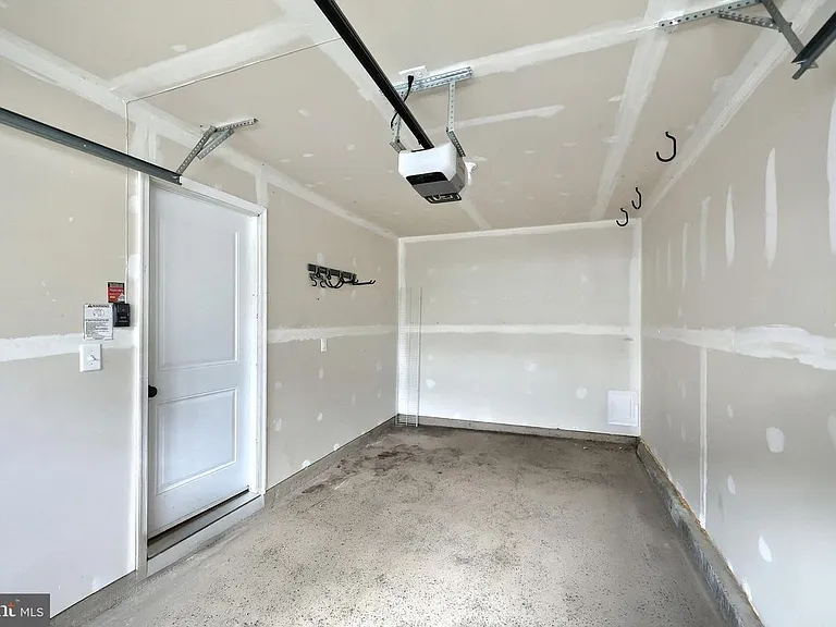 1261 Elderslie Ln — Photo 23
